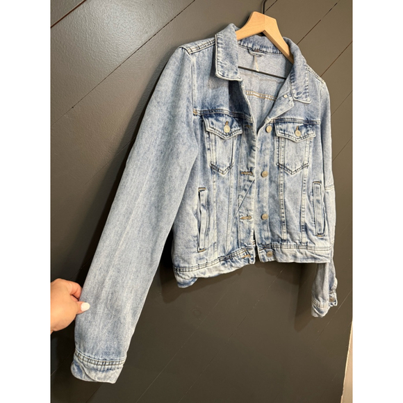 Free People Rumors Denim Jacket Medium Light Wash Distress Cropped Jean Trucker - Picture 5 of 9